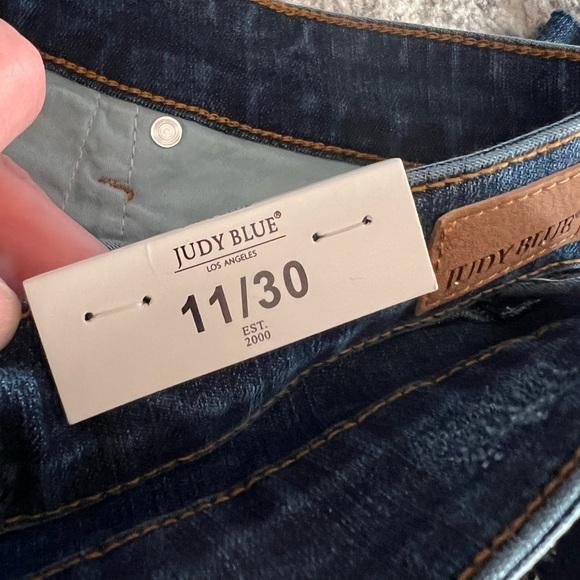 Judy Blue Triple Threat High Rise Medium Wash Cool Denim Tummy Control Jeans - Picture 7 of 9